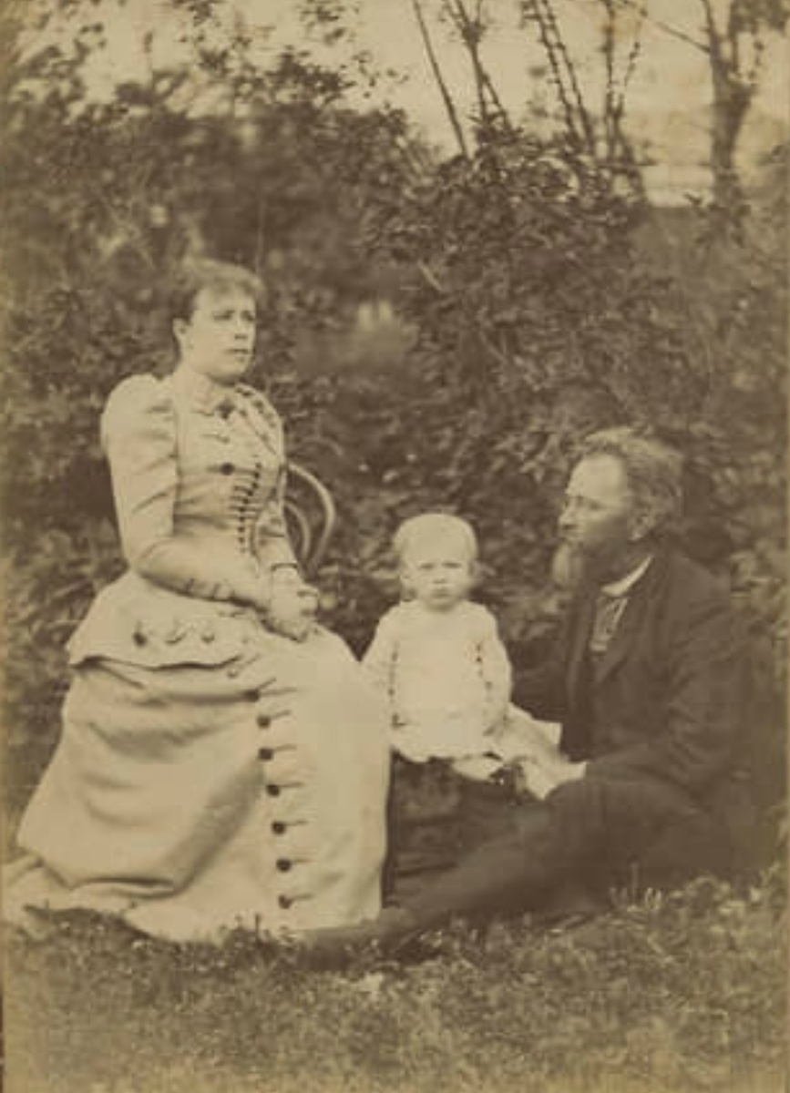 Сергей Прокофьев в детском возрасте с матерью и отцом (1893–1894)