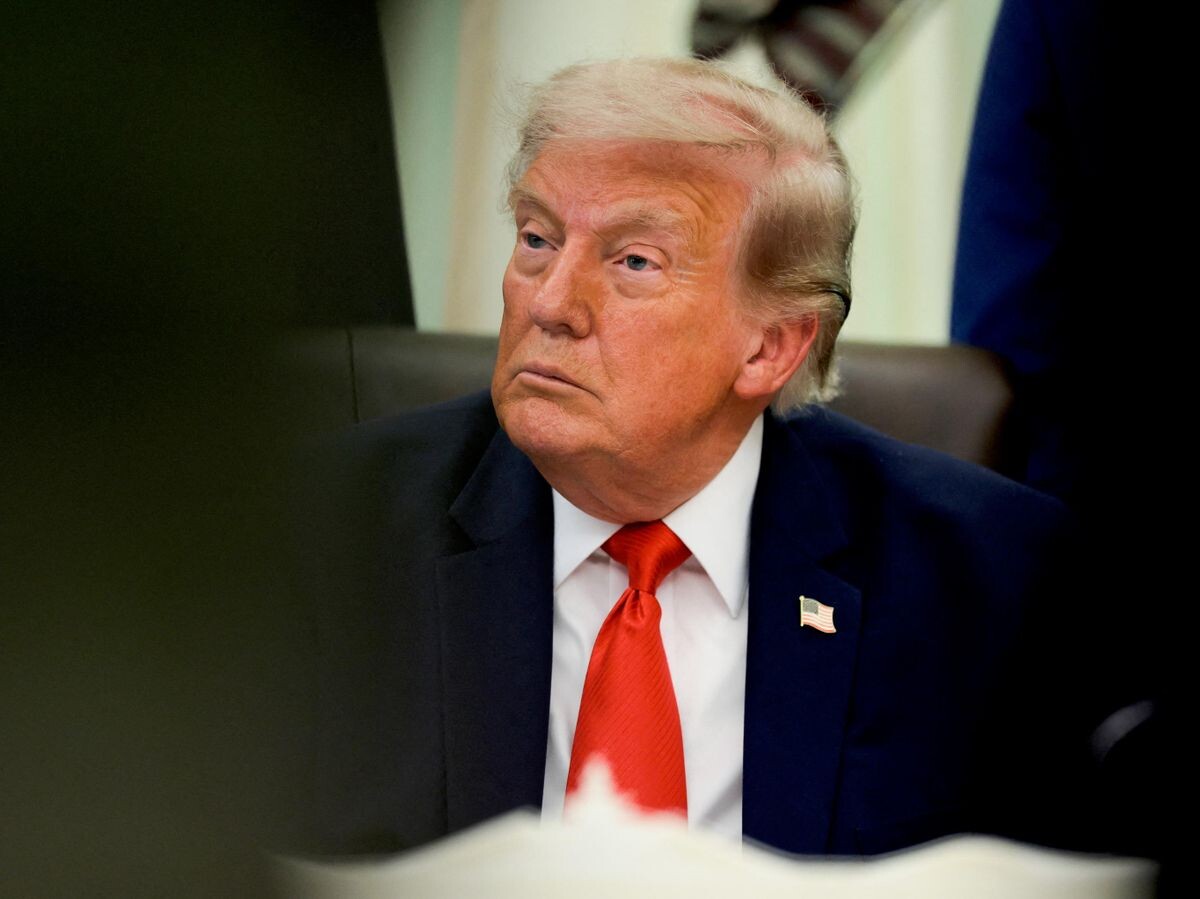    Президент США Дональд Трамп общается с журналистами в Овальном кабинете Белого дома | © REUTERS / Kylie Cooper