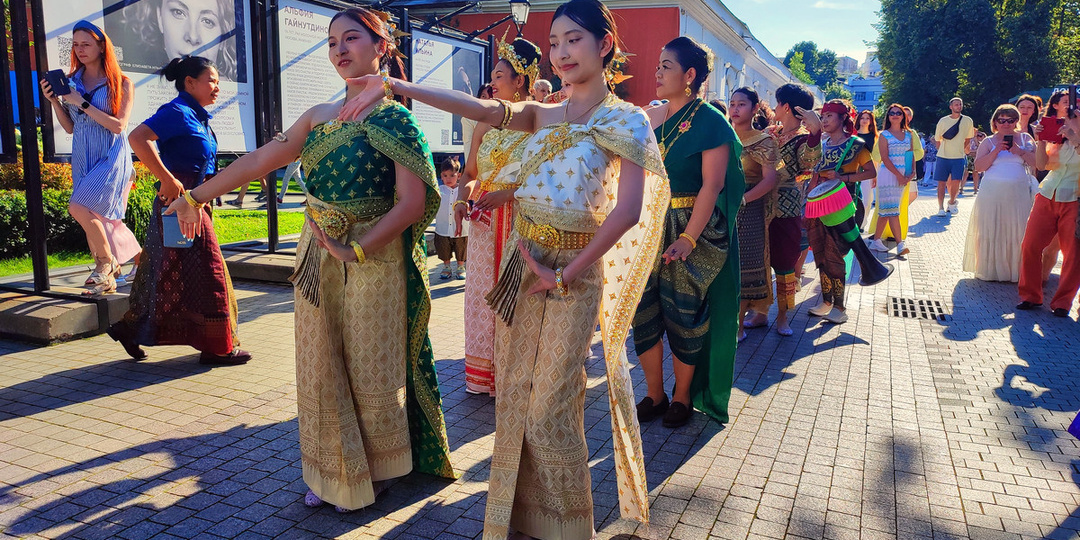 Тайский фестиваль в саду Эрмитаж 🇹🇭 не скажу, что прям огнище, но колоритненько