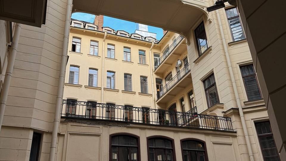 Экскурсия по дворам и парадным