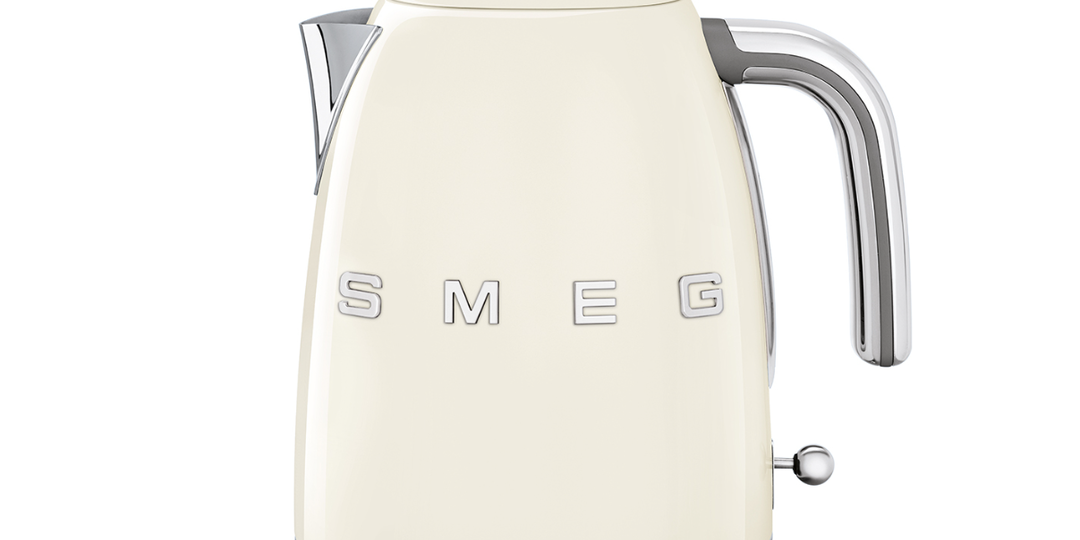 Чайник Smeg KLF03CREU: когда ретро-стиль встречается с передовыми технологиями