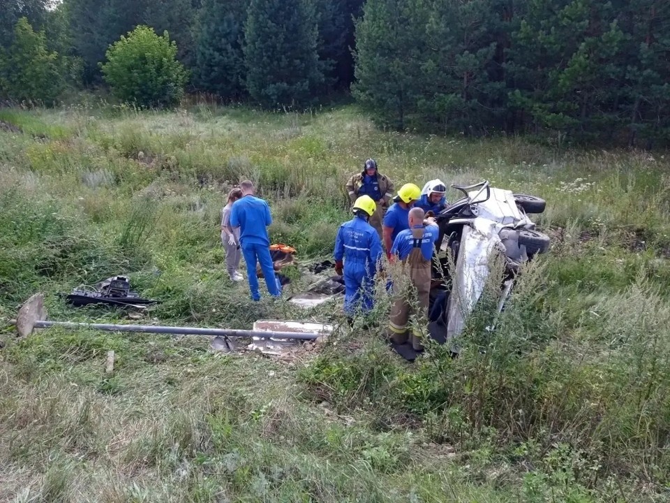    Провели деблокировку пострадавших Фото: ГКУ СО «Центр по делам ГО, ПБ и ЧС»
