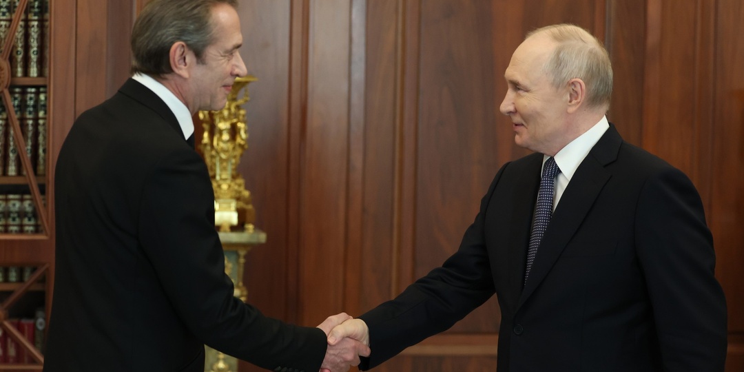 Владимир Машков представил Владимиру Путину выставку о театральном наследии России