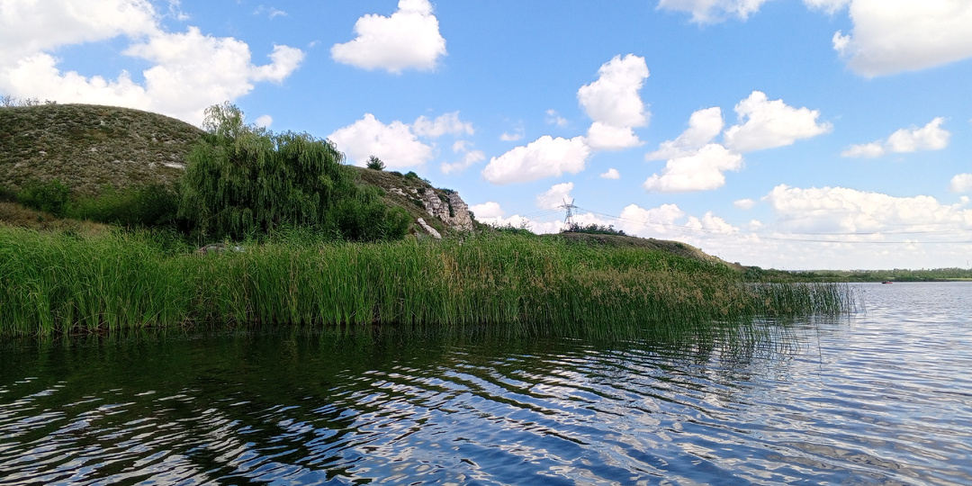 Рыбалка, старинный храм и агрессивная коза