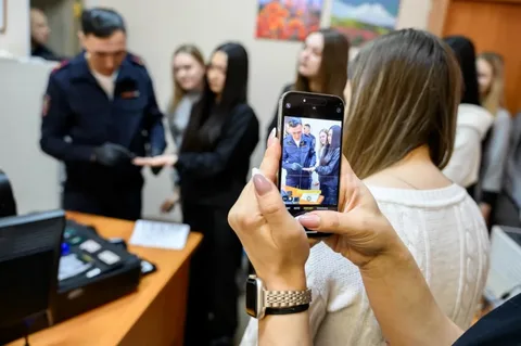 Съемка полиции и чиновников на камеру: ваше законное право или нарушение? Разбор 2026