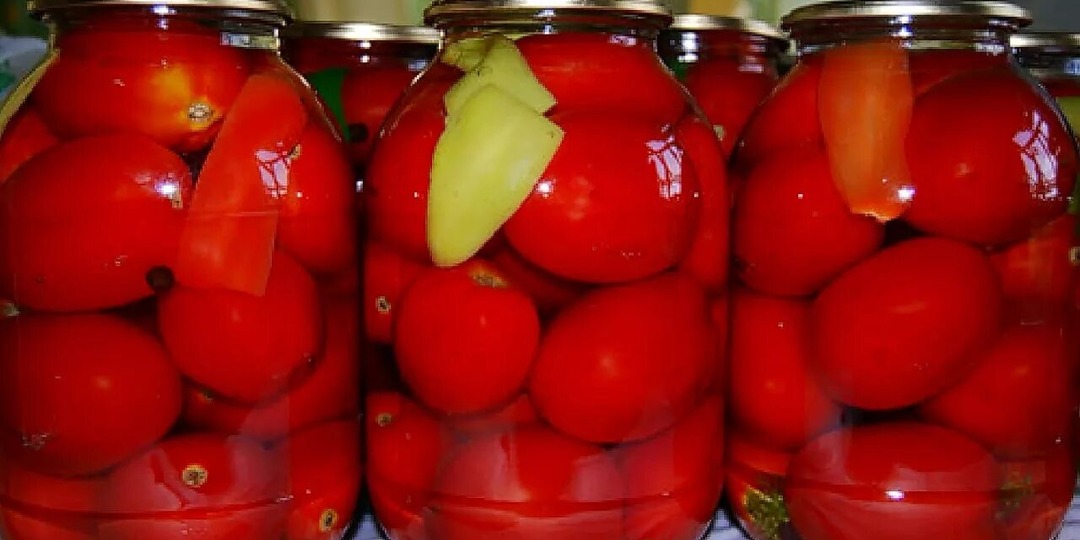 Вкуснейшие помидорчики лишили мужа дара речи: соседка научила, как делать за 30 минут роскошные помидоры на зиму