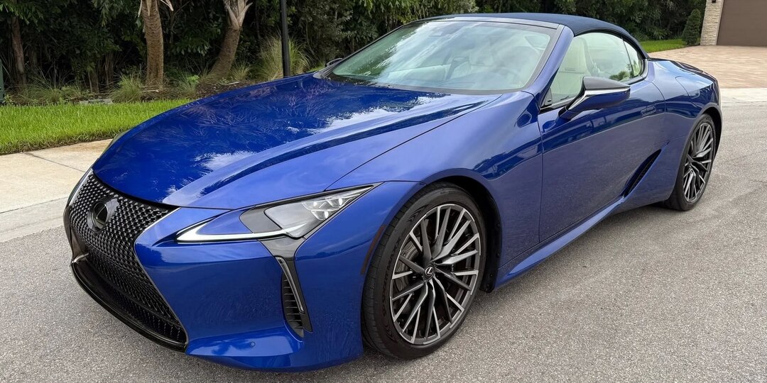 Купил кабриолет Lexus LC 500 2025 года выпуска за 121 590 долларов, проехал 7500 километров и продал за 140 000 долларов