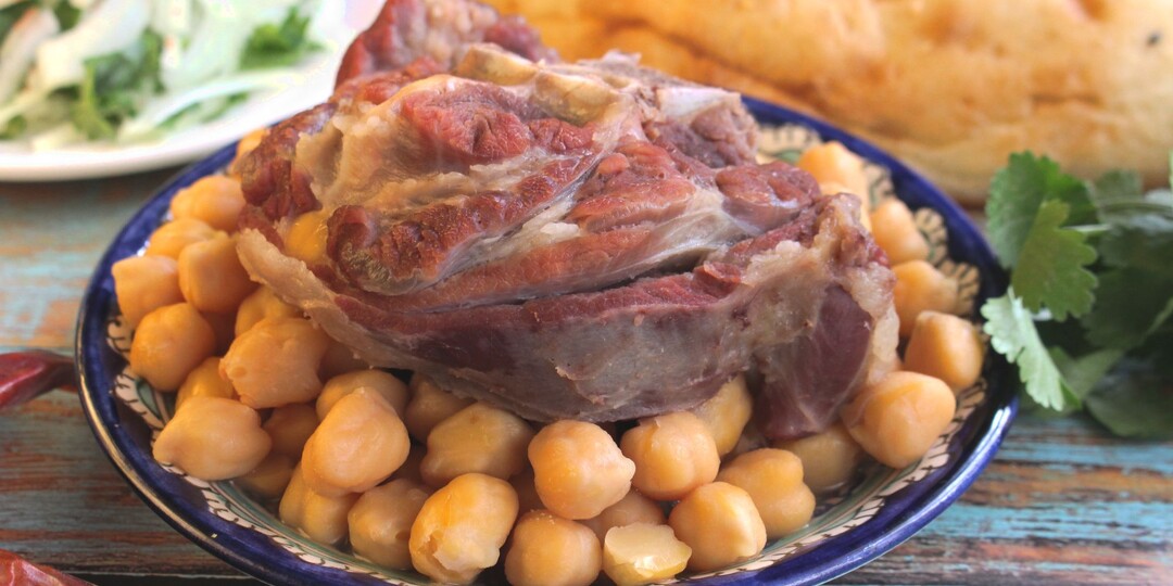 Горох с мясом Нохат шурак по-узбекски
