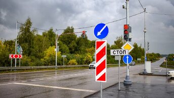 Водитель позади громко сигналит и проявляет агрессию: как правильно реагировать