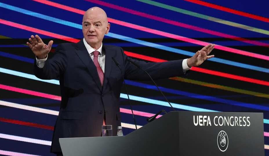 УЕФА не снимает бойкот ФИФА, Фигу заклеймил Инфантино и требует его отставки. Что происходит вокруг президента ФИФА