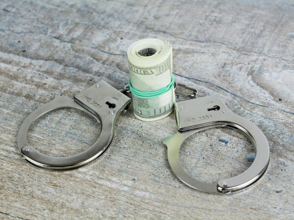 Глава администрации мэра Бустона обвинен во взяточничестве