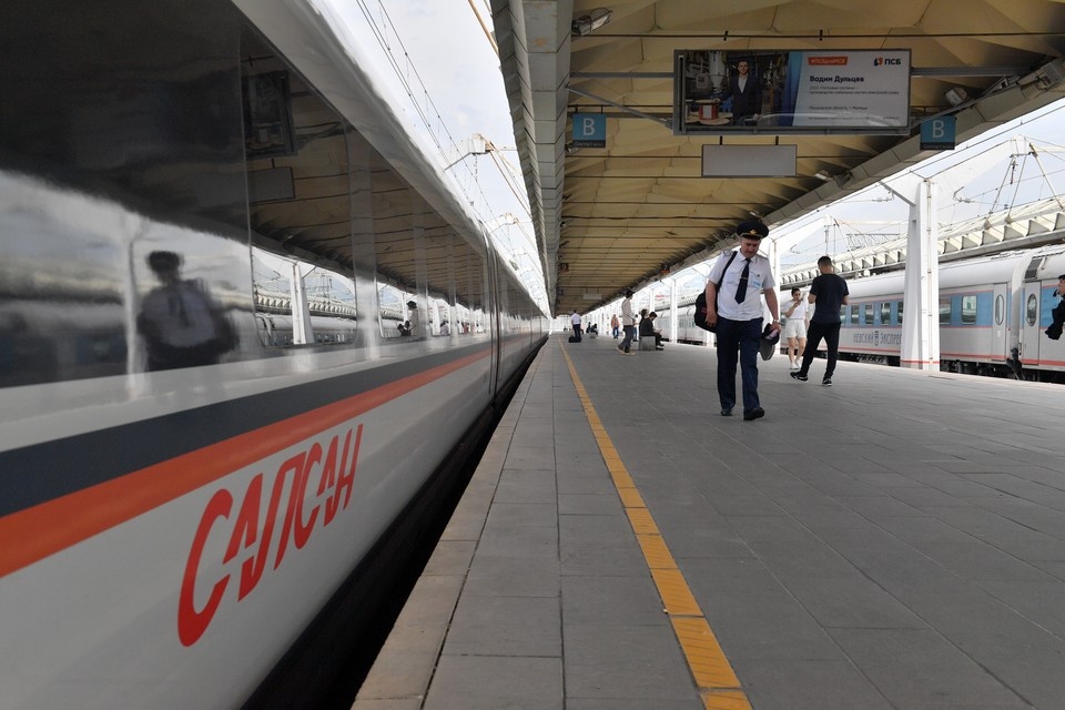    "Сапсаны" из Москвы в Петербург задерживаются вечером 7 августа. Иван МАКЕЕВ