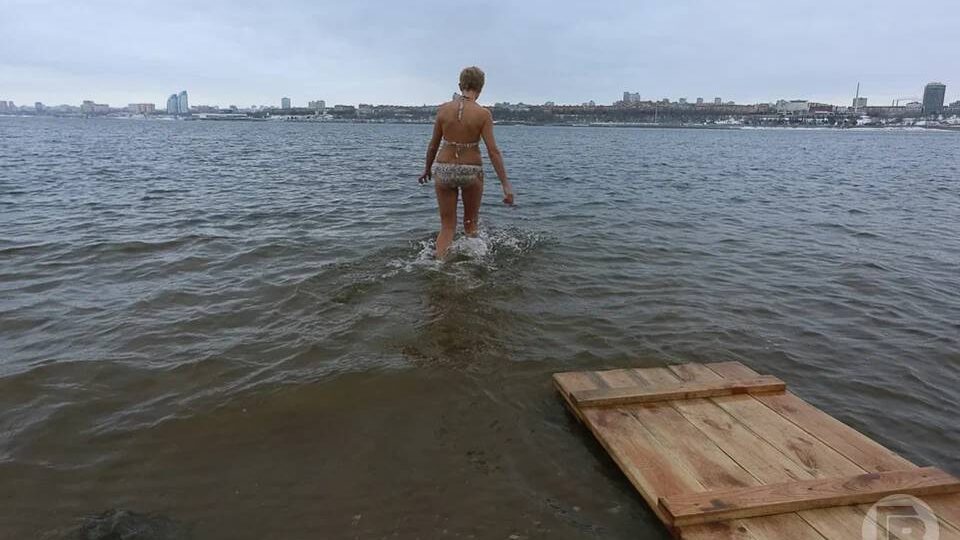 Об опасности резкого перепада температур воды рассказали волгоградские спасатели