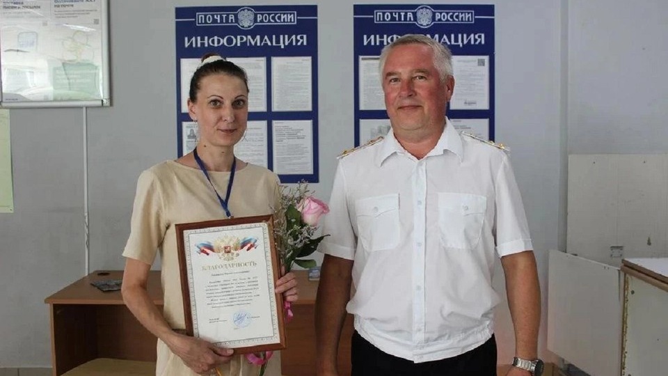 В Зеленогорске начальник почты уберегла мужчину от перевода денег аферистам