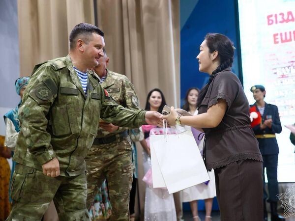 Белорусские десантники готовятся к возвращению домой с учений в Казахстане