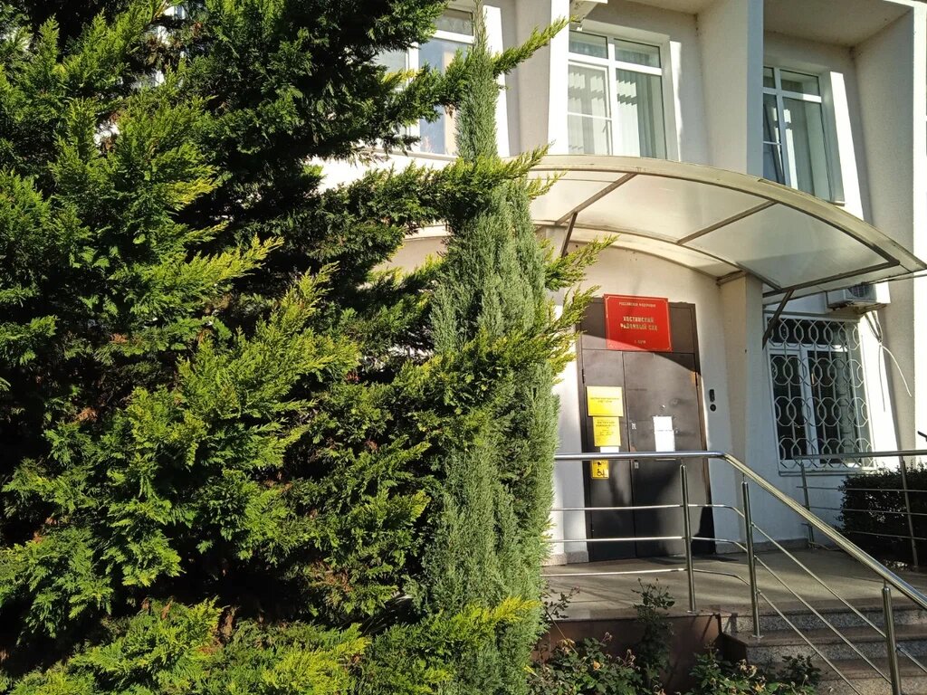 Суды неоднократно "извещали" умершего о судебных заседаниях...