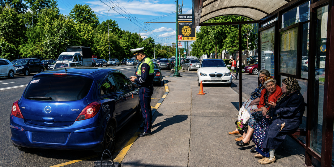 Что отвечать инспектору ДПС, который выписывает штраф за остановку в автобусном "кармане", и когда такой штраф незаконен