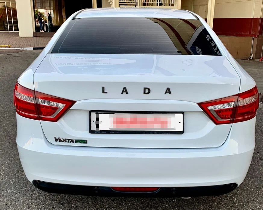 Взял на тест-драйв газовую версию Lada Vesta CNG: плюсы и минусы в сравнении с бензиновой версией