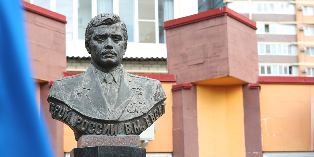В Анапе почтили память Героя России Вячеслава Евскина