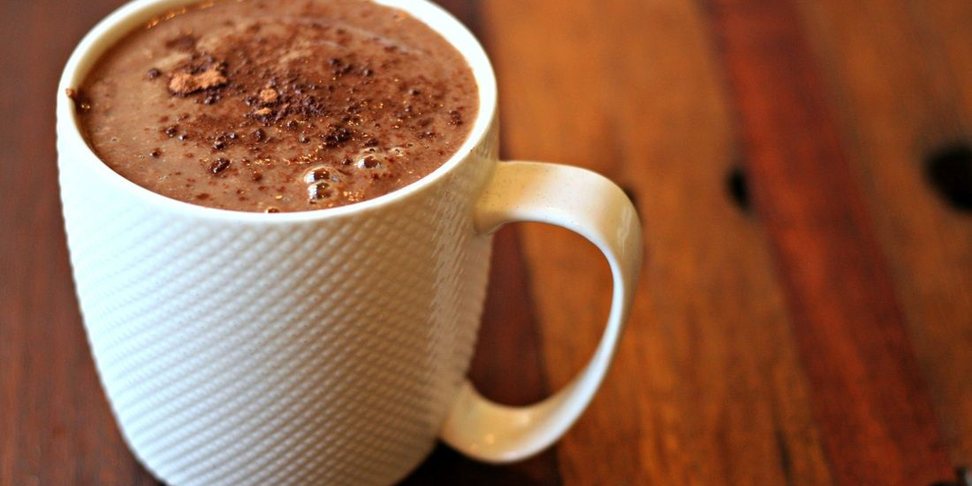 🍫 Стрессуете? Попробуйте какао и зелёный чай — но есть важные нюансы