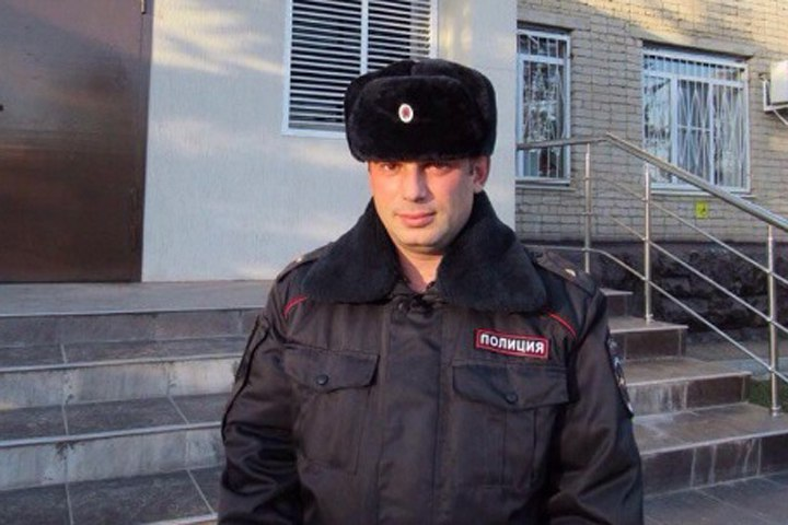 «Прыгнул в ледяную воду прямо в форме»: как полицейский Леван Мебония спас ребёнка, упавшего в котлован на стройке в Горячем Ключе