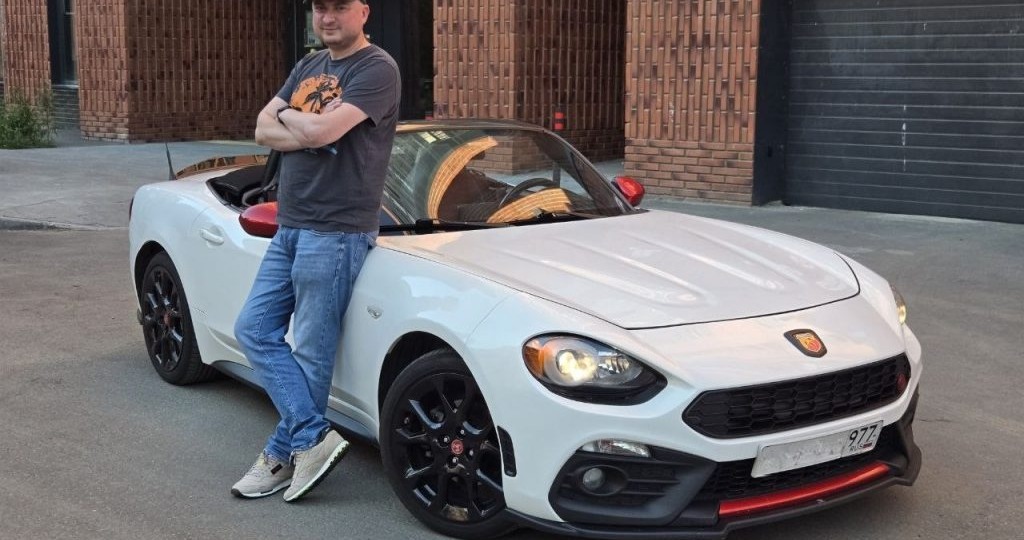 «В какой-то момент я просто перестал считать затраты»: отзыв владельца Abarth 124 Spider с пробегом 96 000 км