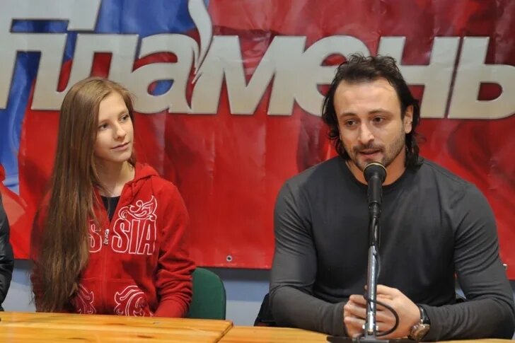 «Ей было 15, мне — 37, но она уже была женщиной»: откровения Ильи Авербуха о браке, разводе и детях, поразившие публику