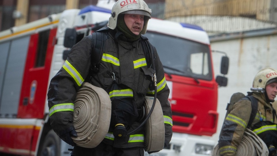 Ландшафтный пожар тушат вблизи хутора Пчеловодный в Ростовской области