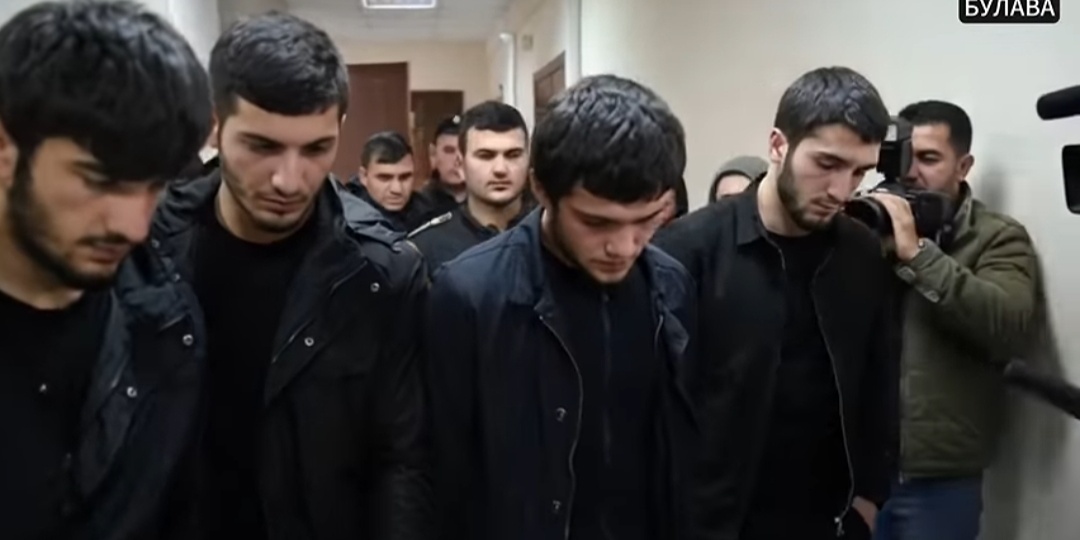 Такого уж точно не ожидали парни с Кавказа, когда устраивали танцы прямо у Вечного огня: не поняли за что
