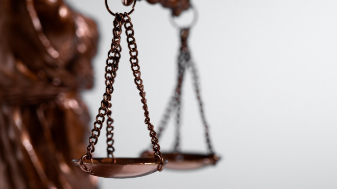 Фото: https://www.magnific.com/free-photo/still-life-with-scales-justice_33123981.htm#