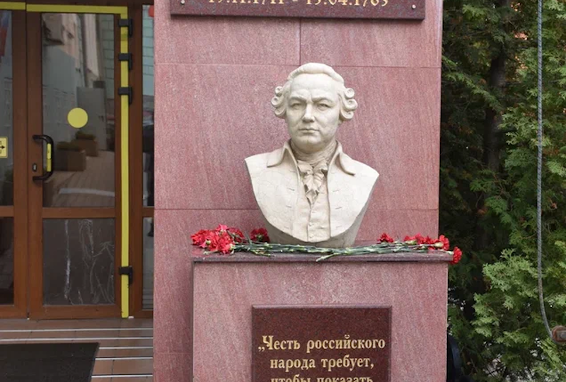 Проспект Ленина. Здание дворянского пансиона-приюта. Историческая память: от Ломоносова до Стародубцева