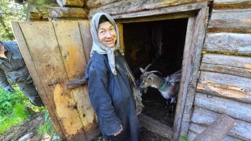 На заимке Агафьи Лыковой помощники построили новый козлятник