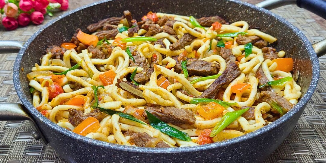 Беру лапшу и готовлю вкуснейший ужин в одной посуде для всей семьи! Просто и сытно!