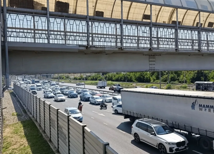 Мега-пробка в Краснодаре из-за аварии с фурой: затор на километры