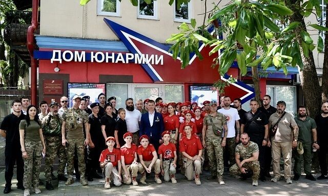Урок мужества: сочинская молодежь пообщалась с Героем России Евгением Мосейко