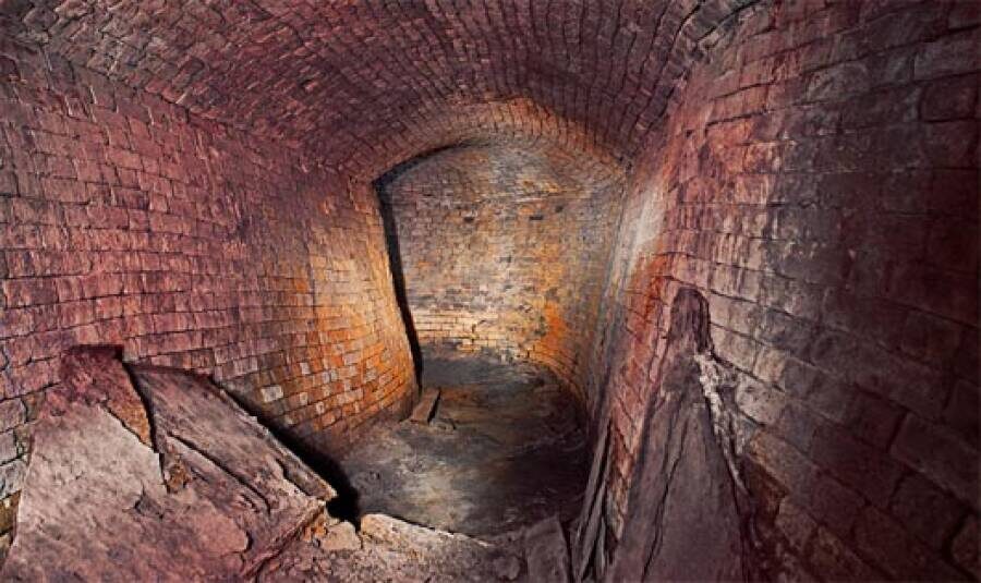 Расчищенный подземный ход от Никольской Башни Кремля. Источник https://history.ru