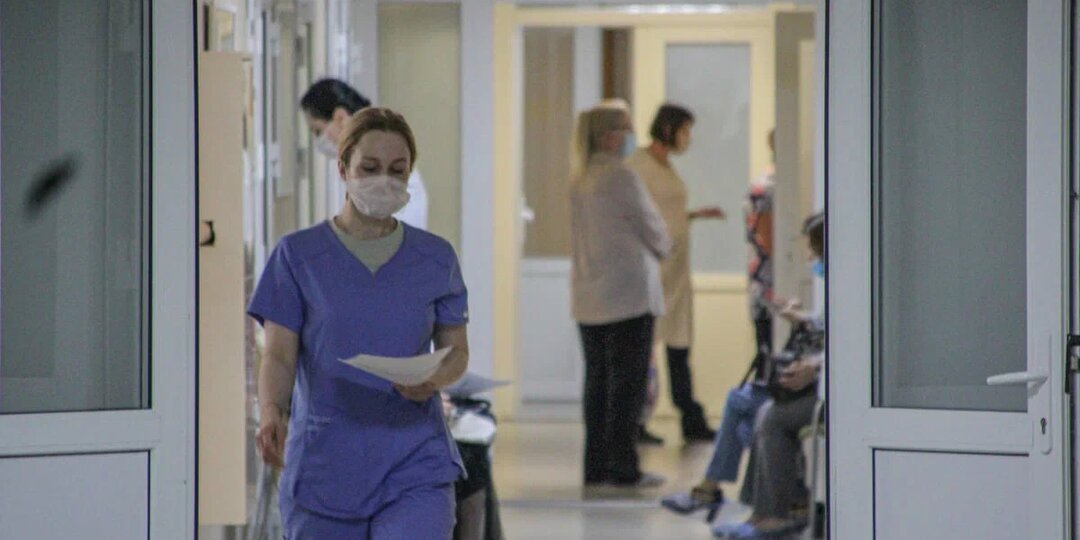 В России перенесли полный переход на электронные медкнижки