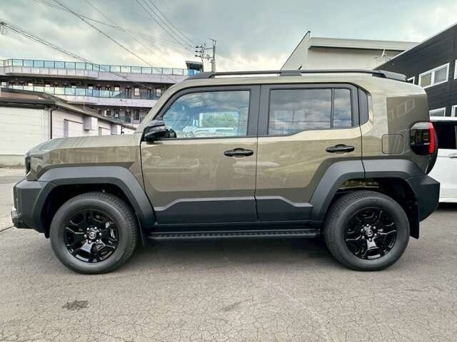 В РФ начали принимать заказы на самый дешёвый Land Cruiser. Рама, полный привод и знакомая техника: сколько стоит FJ?