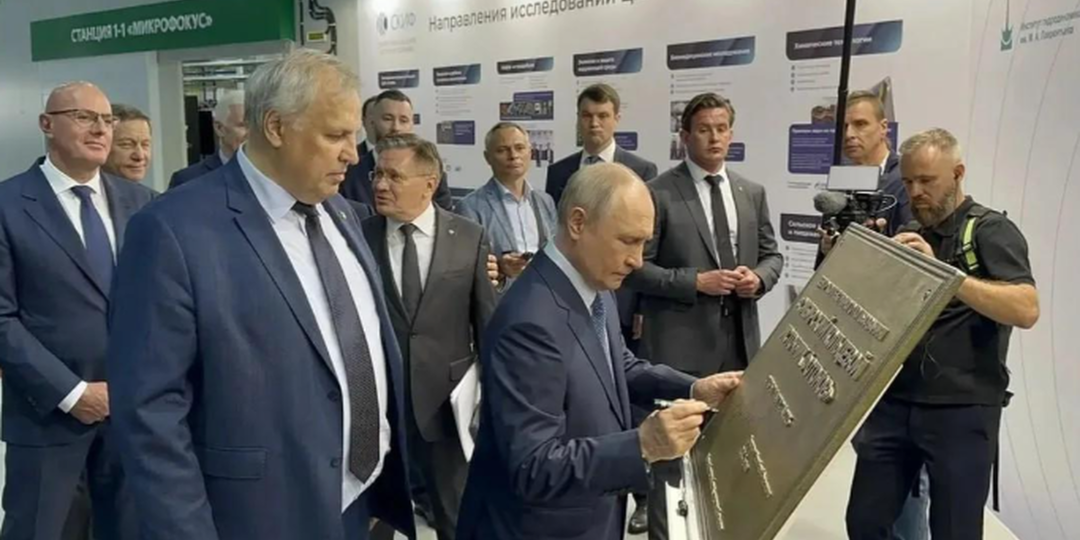 Путин после визита в Новосибирск прибыл на учения ТОФ в Южно-Сахалинск
