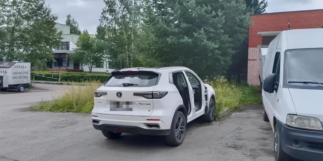 В Кубинке неизвестные украли две двери с китайского автомобиля