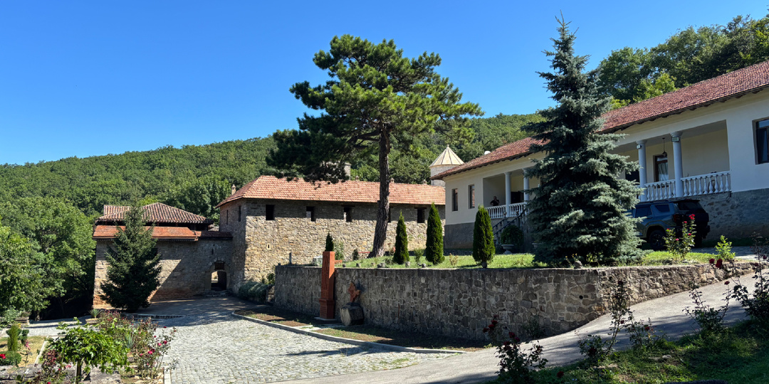 Армянский монастырь Сурб Хач, Крым. Только фото