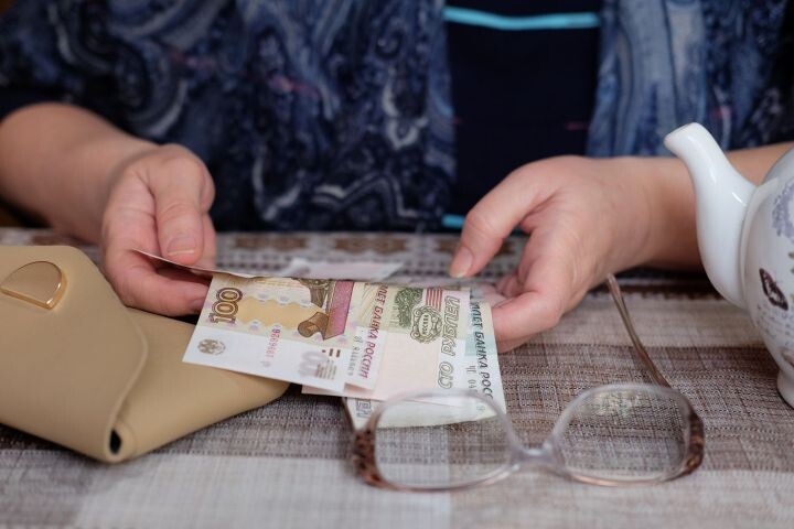 Кому повысят пенсии до конца года