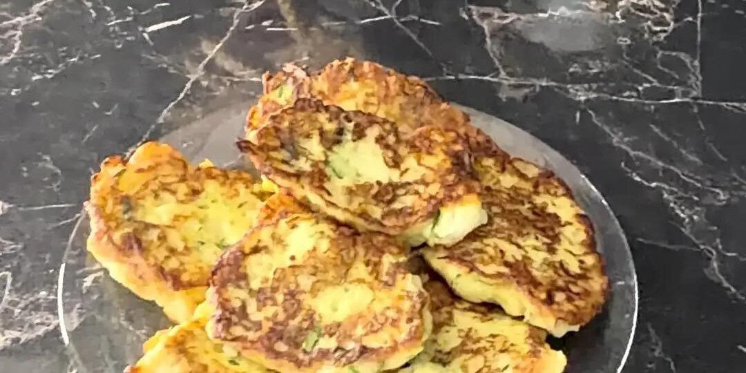 Кабачковые оладьи с картофельным пюре