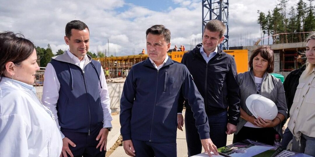 Воробьёв проверил строительство пристройки к лицею в Ликино-Дулево