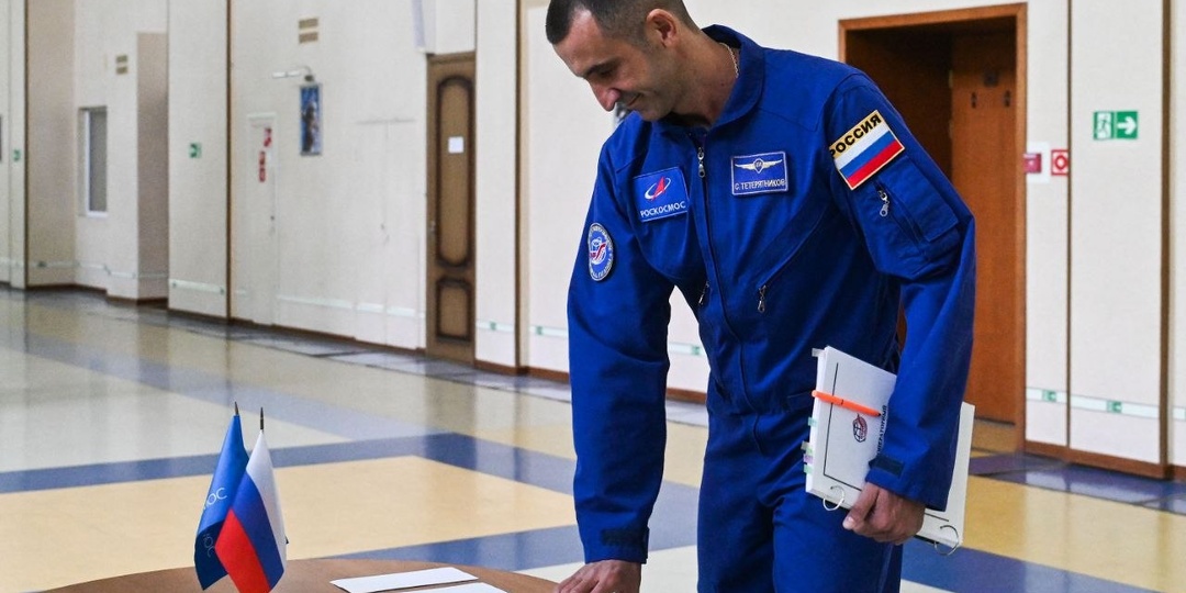 Космонавты Роскосмоса Сергей Тетерятников и Арутюн Кивирян получили отличную оценку на экзамене по телеоператорному режиму управления