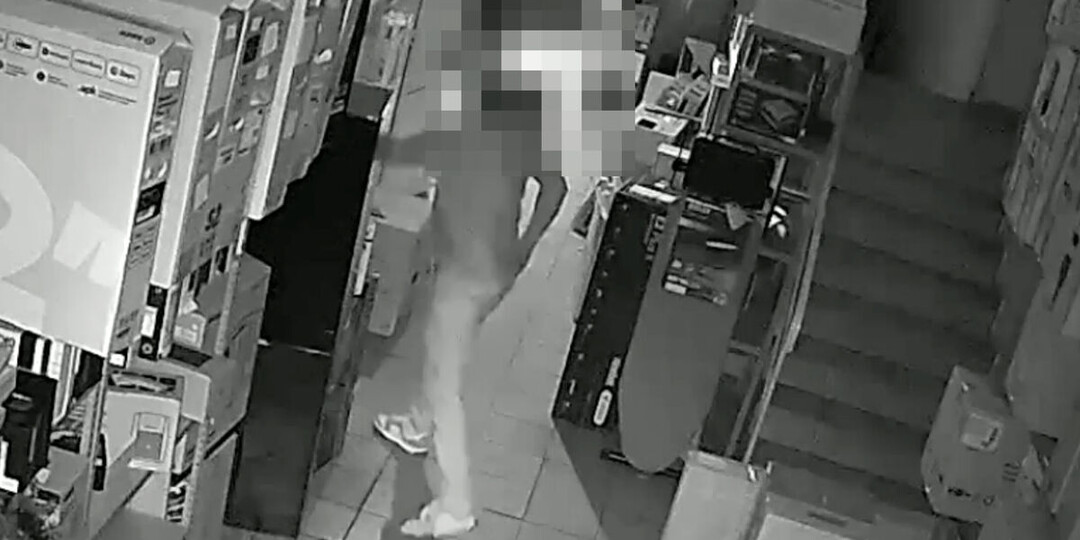 В Ессентуках вор спрятался за холодильник в магазине и вынес технику на 7,4 млн рублей