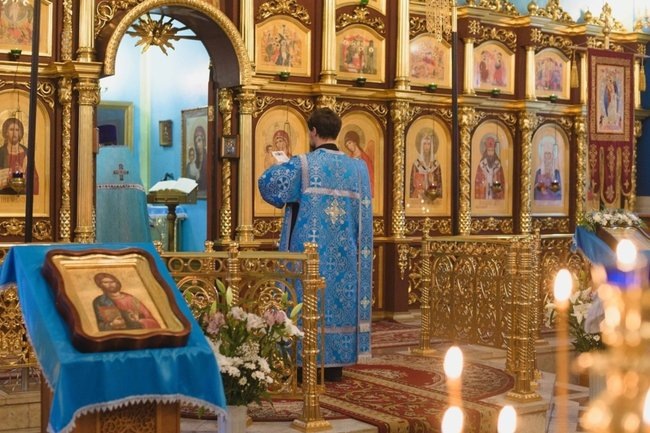 Иерей Владислав Береговой рассказал, почем христиане постятся перед Успением Богородицы