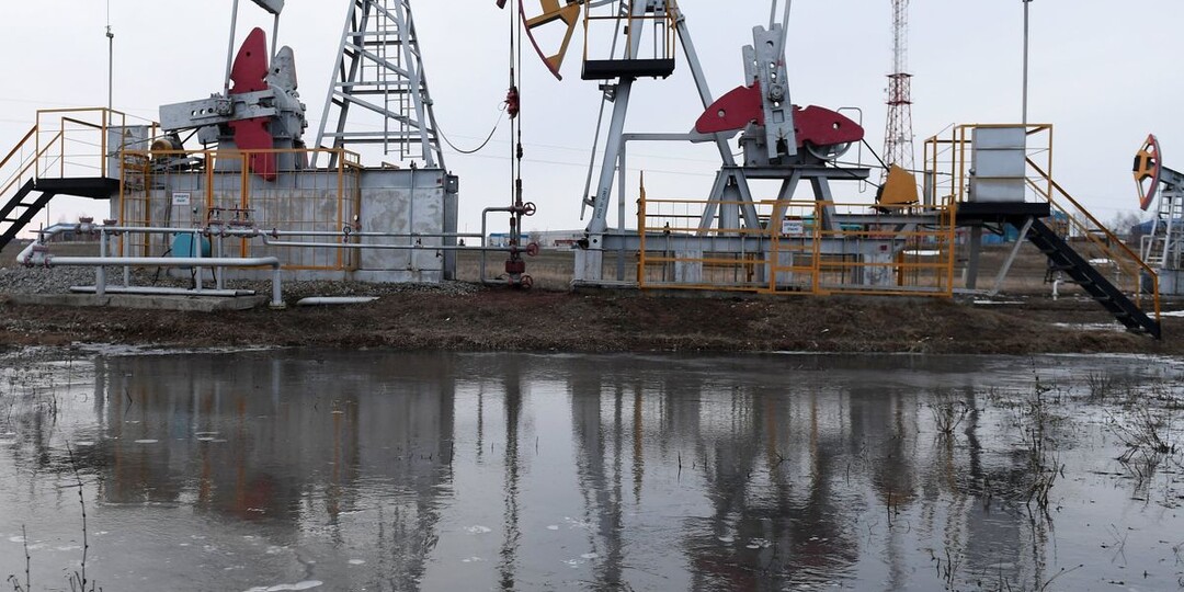 «Как из ведра». Поставки нефти с Ближнего Востока обходятся еще дороже