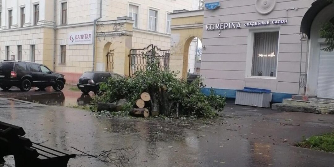 В Архангельске занимаются устранениями последствий вчерашнего шторма