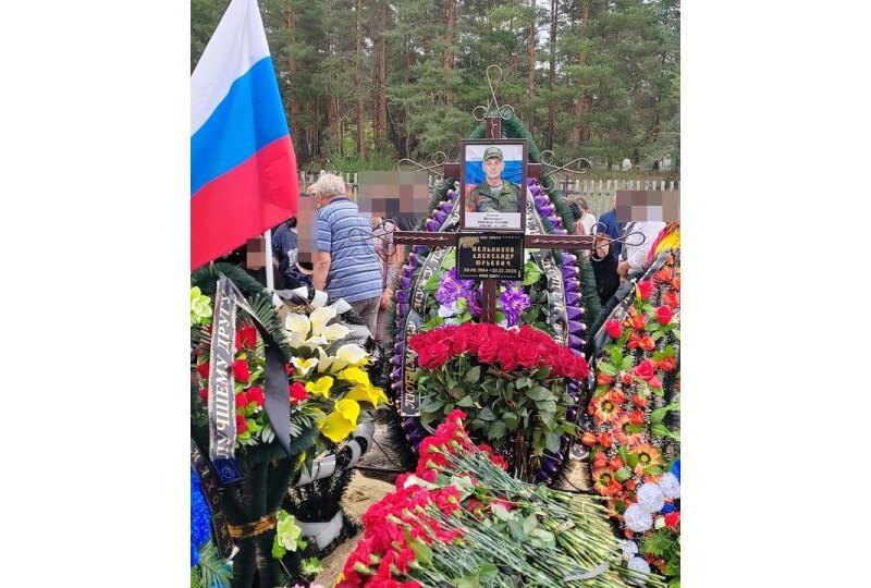 Сотни людей проводили в последний путь уроженца Репьевки и бывшего главу села, погибшего за Донбасс